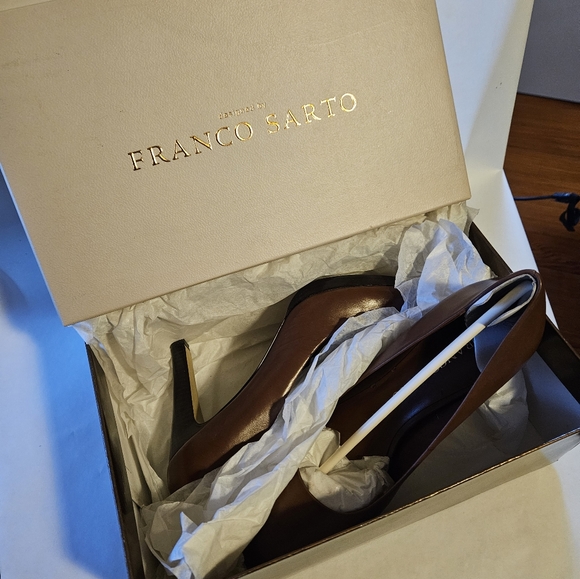 Franco Sarto Brown Leather Round Toe 3 3/4 inch Heels, Size 8M - Picture 6 of 9